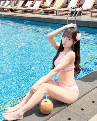 妮娜：161cm 45kg C 20歲